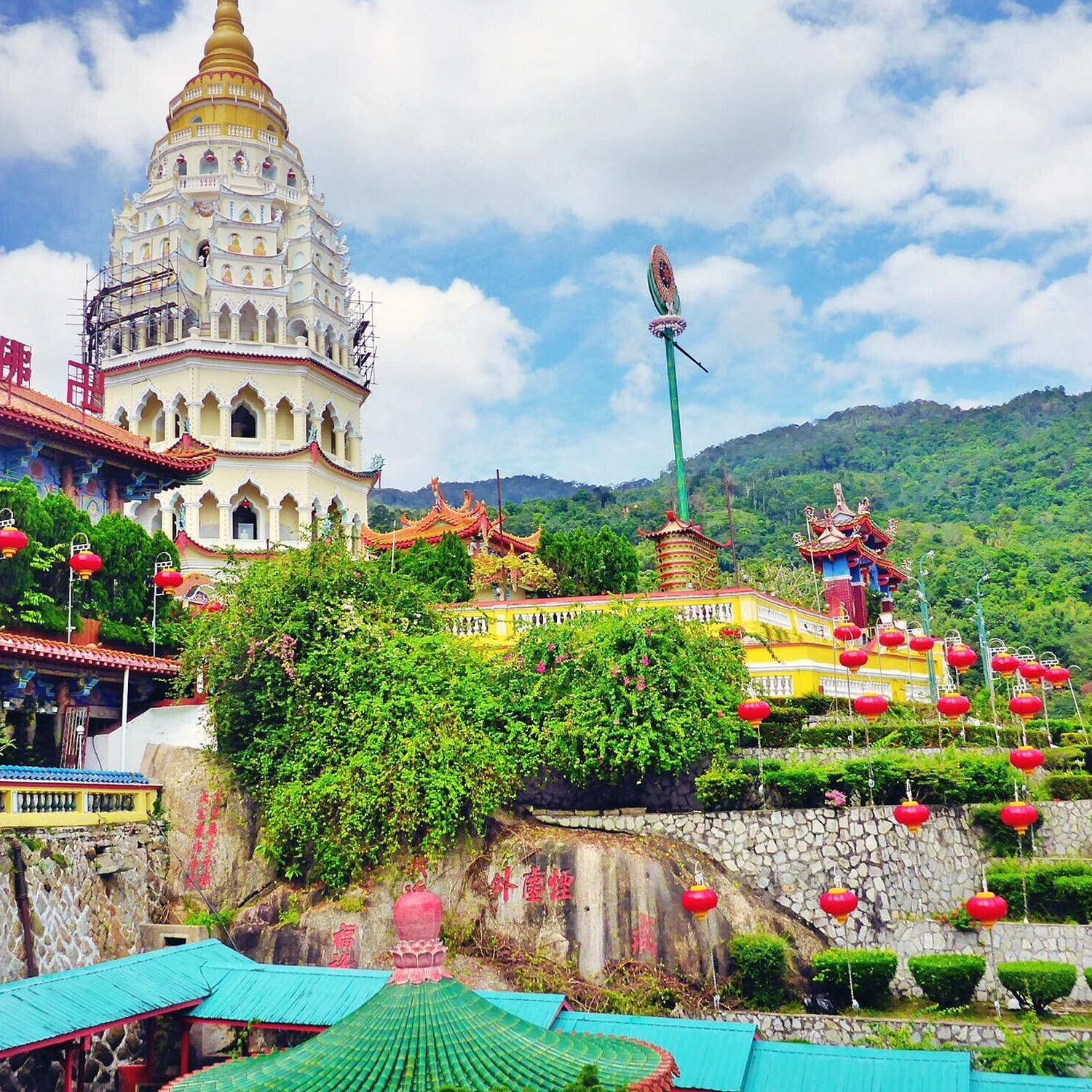 Colonial architecture and vibrant street art in Georgetown, Penang